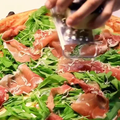 Crudo y rúcula
