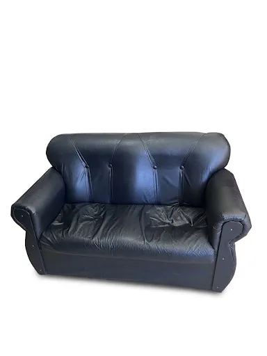 Sillón de cuerina negro