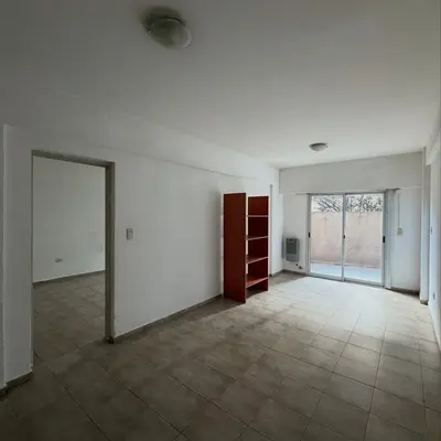 Departamento PB con patio en Suipacha 70 thumbnail 2