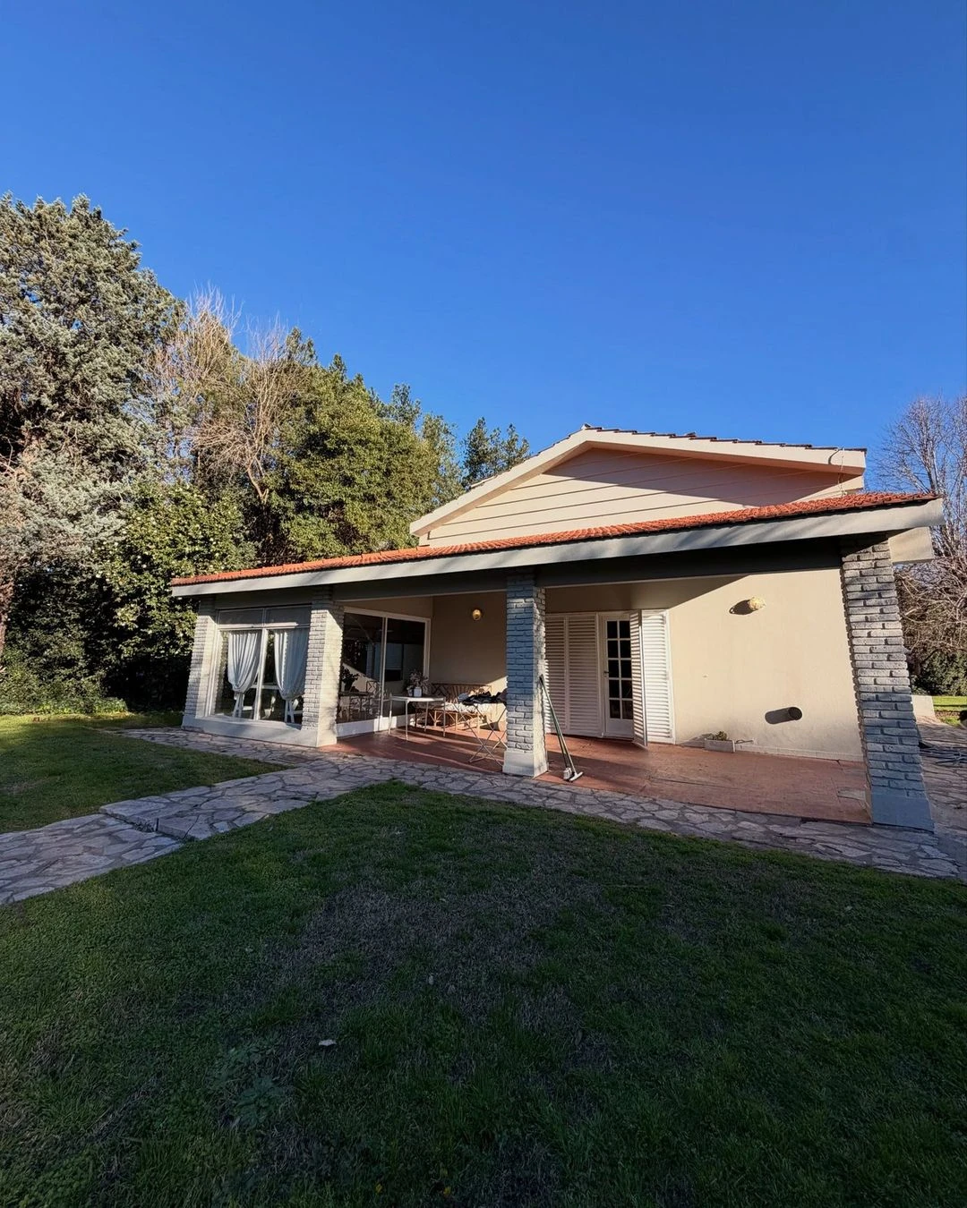 Casa quinta con pileta en Balcarce entre 538 y 540