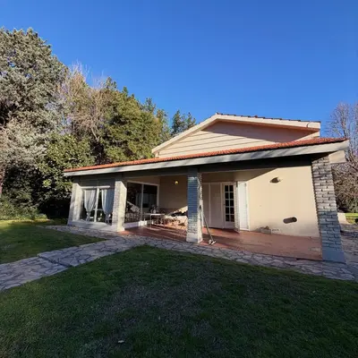 Casa quinta con pileta en Balcarce entre 538 y 540