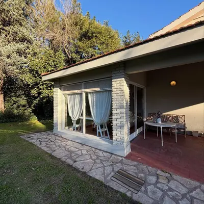 Casa quinta con pileta en Balcarce entre 538 y 540 thumbnail 9